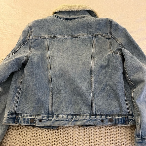 LEVI’S Original Sherpa Trucker Jacket - Picture 9 of 10